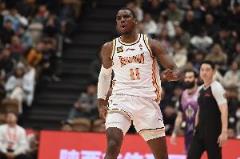 迪亞洛上半場高效輸出11分3板2斷 罰球5中3展現(xiàn)沖擊力