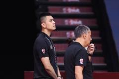 楊鳴與潘江將換身份解說遼籃VS山西總決賽G1