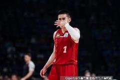 林書豪在CBA總決賽期間指導陳盈駿增強自信心