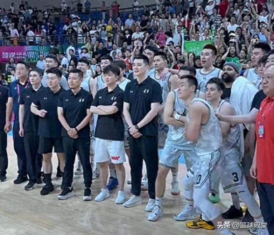 勝山東賽后高詩巖遭批評(píng)，趙繼偉寵粉楊鳴談?wù)湎Ц逗捞釅毫? title=