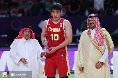 體壇周報(bào)：05后男籃青春風(fēng)暴來襲，王俊杰、楊瀚森、趙維倫或?qū)⒙?lián)手