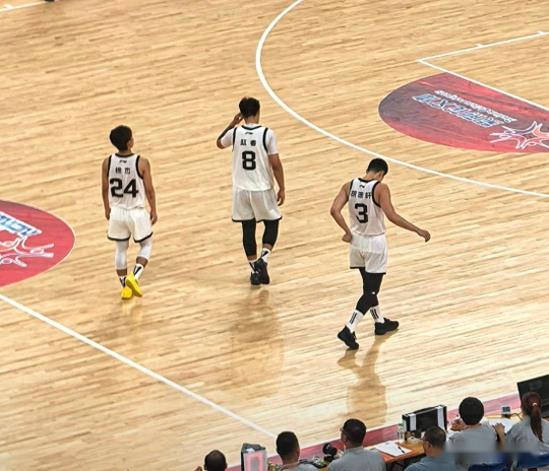 廣東大勝西班牙球隊(duì)！張文逸徐杰合砍40分，三內(nèi)齊奏響勝利樂(lè)章