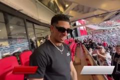 他假扮貝林厄姆去看比賽，結(jié)果被體育節(jié)目當(dāng)成真的給報(bào)道了出來(lái)