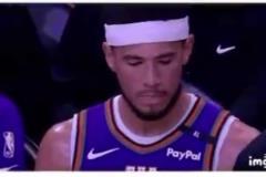 杜蘭特傷退，太陽(yáng)慘敗39分，板凳上的布克也是相當(dāng)迷茫啊