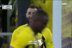 坎特梅西附體后射門，本澤馬都快被氣哭了