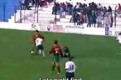 尷尬，中甲青島紅獅中衛(wèi)孫錫鵬解圍失誤+烏龍助攻送對手讀秒絕殺