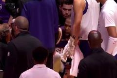 因與球星矛盾下課？？杜蘭特此前暫停時(shí)暴起，對(duì)教練布登大聲喊話