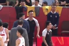 直接上國罵杜鋒賽中怒噴閆軍：CTMD，對面拉人違體你不判