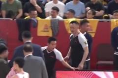 被聯(lián)盟罰款2萬！杜鋒上場怒噴主裁判：CTMD，對面拉人你不判