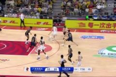 聞名不如一見！詹姆斯從酒店上大巴，圍觀人都喊瘋了