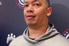 走錯片場了？看到那顆球發(fā)出來會不會下意識用手接呢