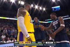 G3死球期間，詹姆斯和愛德華茲、康利有說有笑的