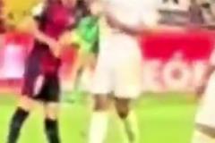 硬懟！加維怒掐貝林厄姆的脖子