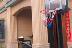 居然有1米79？！賽季結(jié)束的徐杰在老家豪宅大院子里1v1娃