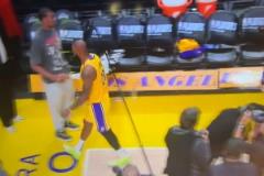 老漢真盡力了！老詹賽后離場時，這背影稍顯落寞