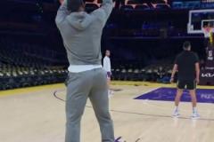 背水一戰(zhàn)！老詹G5賽前熱身Logo Shot兩連擊