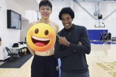 楊瀚森偶遇帶兒子訓(xùn)練的皮蓬 訓(xùn)練師向皮蓬介紹：下一個(gè)姚明??！