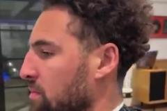 陌生！克萊把頭發(fā)剃短了，看著有些滄桑