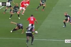 秀翻天了！帕夫利季斯戲耍葡體后防線送助攻！