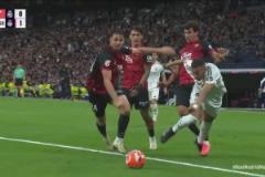 人仰馬翻！姆巴佩以一敵三突圍防線！被對手合圍破壞！