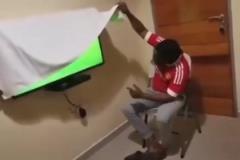 你已經(jīng)征服這里！小球迷送安東尼蜘蛛俠鑰匙扣！