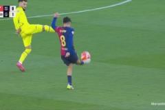 佩德里左路傳中，埃里克-加西亞頭球攻門再遭神撲！