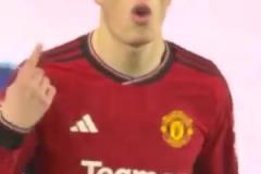 足球精靈！這球從助攻到停球到射門，真的美如畫！