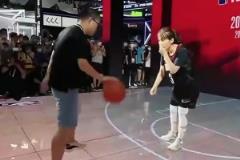 徐靜雨：我打球像詹姆斯，尤其是翻身后仰基本一般無二